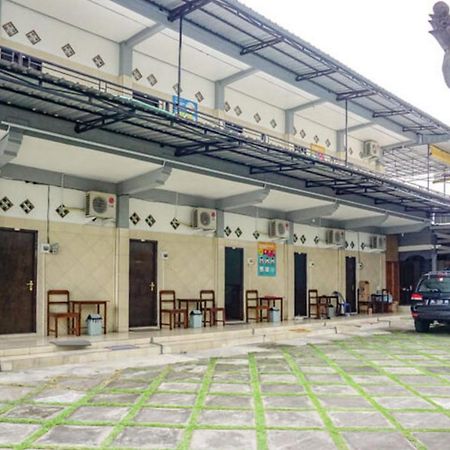 Reddoorz Near Penimbangan Beach Singaraja Ngoại thất bức ảnh