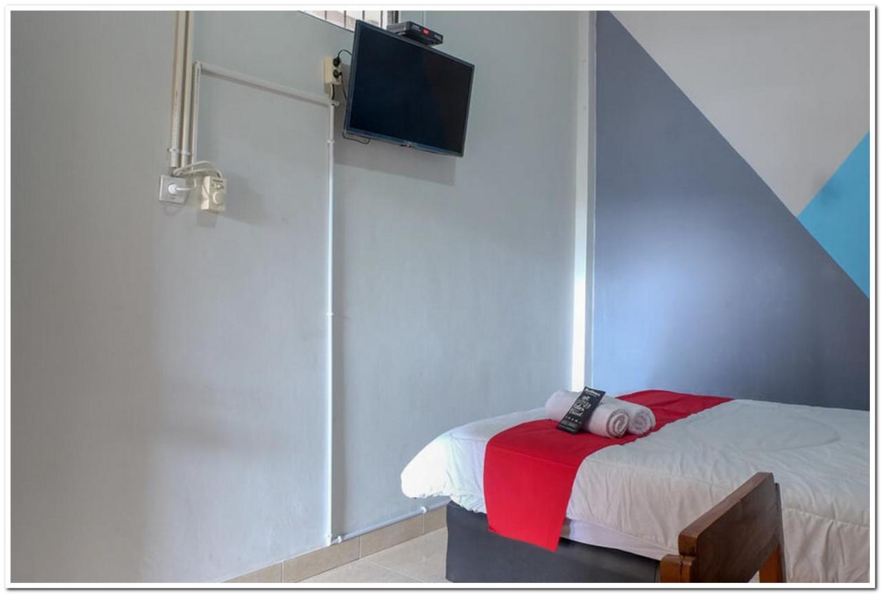 Reddoorz Near Penimbangan Beach Singaraja Ngoại thất bức ảnh