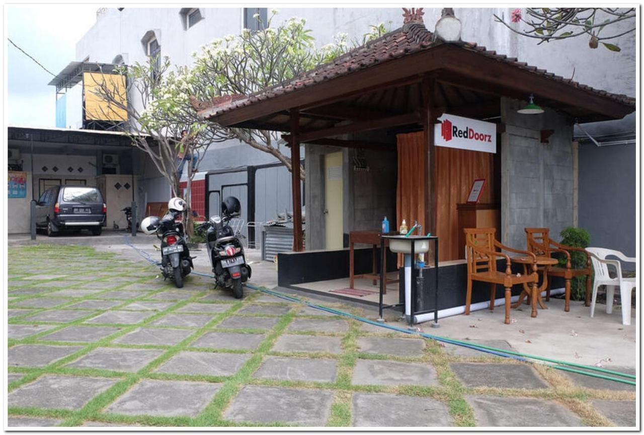 Reddoorz Near Penimbangan Beach Singaraja Ngoại thất bức ảnh
