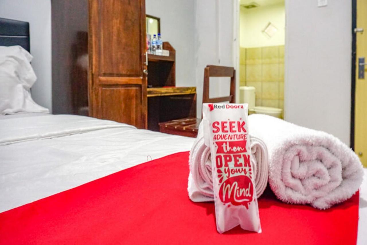 Reddoorz Near Penimbangan Beach Singaraja Ngoại thất bức ảnh