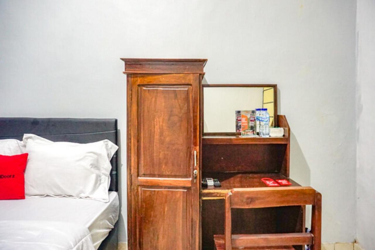 Reddoorz Near Penimbangan Beach Singaraja Ngoại thất bức ảnh
