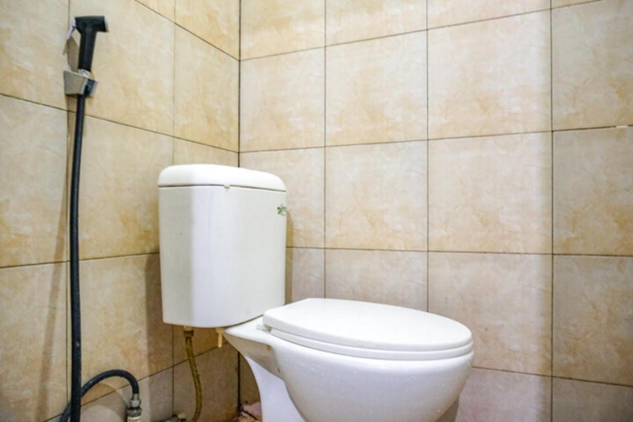 Reddoorz Near Penimbangan Beach Singaraja Ngoại thất bức ảnh