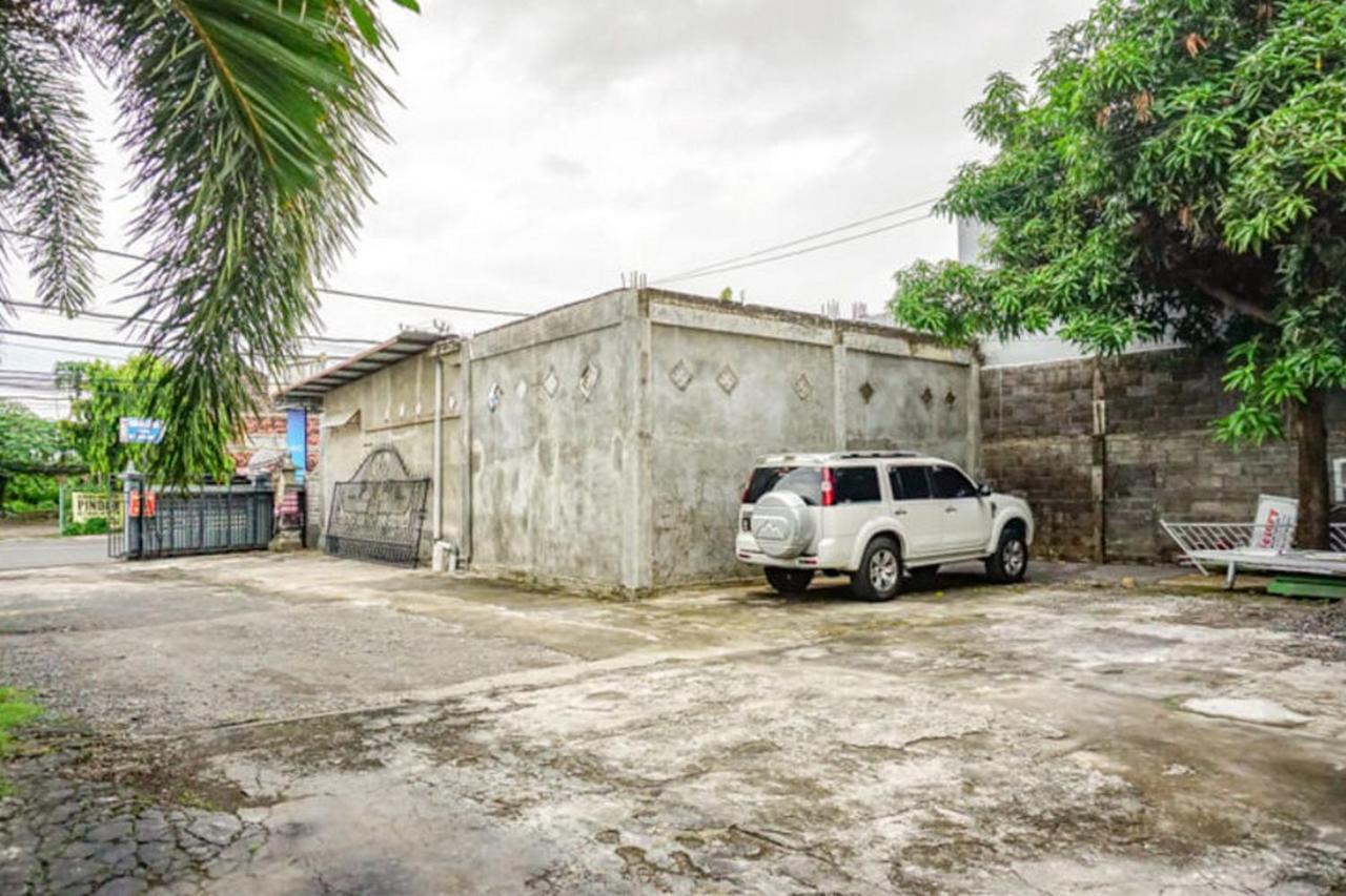 Reddoorz Near Penimbangan Beach Singaraja Ngoại thất bức ảnh